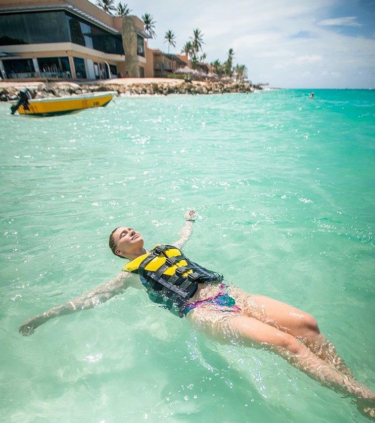 Ellie Smart enjoying a break after windsurfing – Photo Credit Connor Tieulie